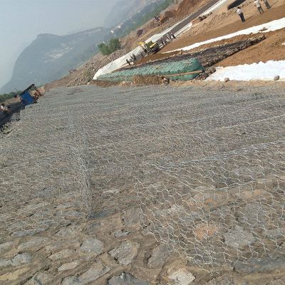 雷諾護(hù)墊用于水利堤防、岸坡、海曼等